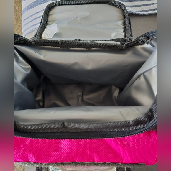 Neon Pink Magellan Outdoor Cooler/lunchbag - Picture 4 of 5